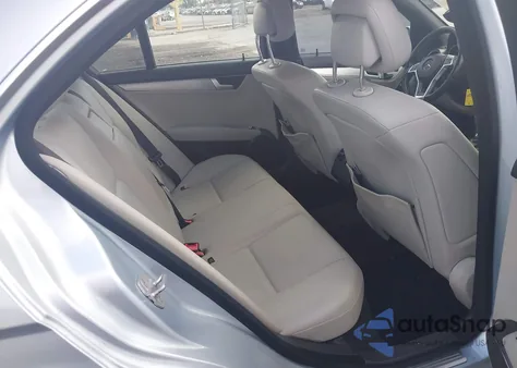 2013 Mercedes-Benz C 250 из США, поврежденный, VIN WDDGF4HB9DA785179